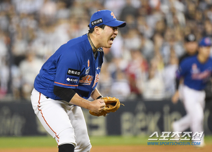 '19 years, you've been waiting for a long time' RYU won 8 games. Fantastic throw...Hanwha, Doosan's 3rd consecutive game in 7020 days 'Impressive Sweep' 