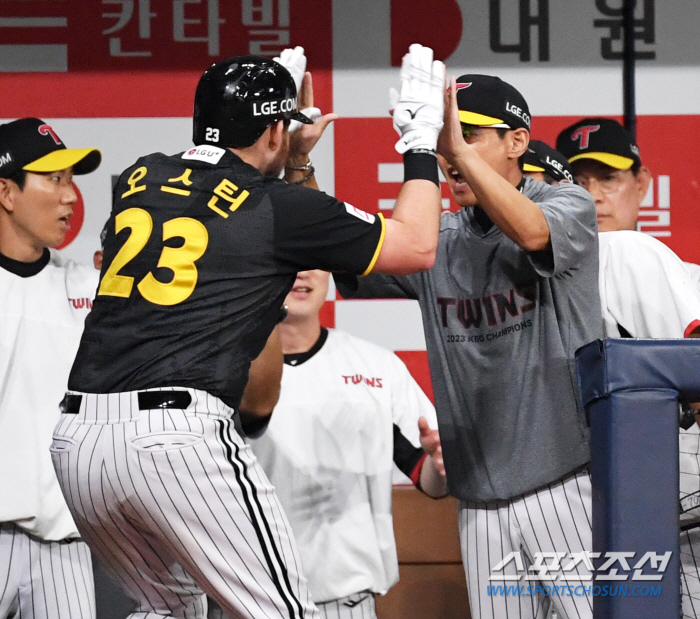 First 30HR-100RBI. 'LG's Lifetime Wish' Real Big guns born. From 'Hyoza Mercenary' to 'Legend'