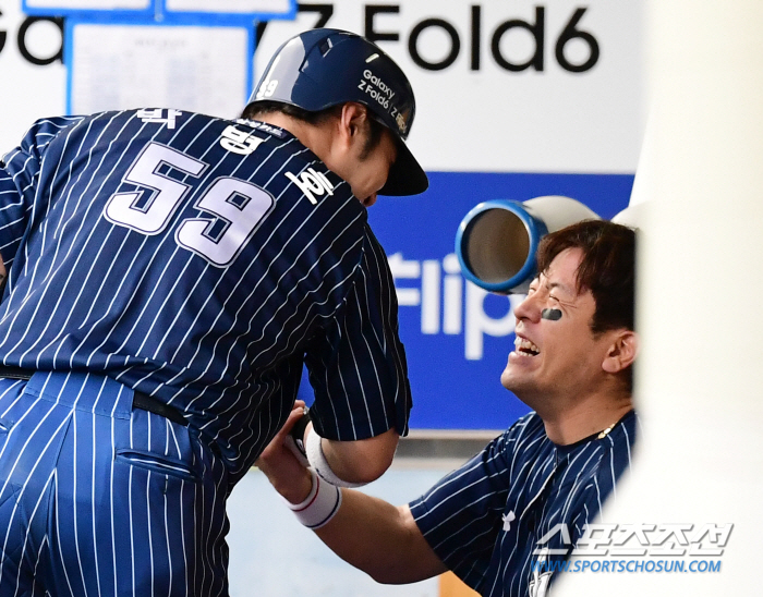 'Bro, I solved it today' Kang Min-ho's disappointed Park Byung-ho, full base hit '4 RBIs 2 RBIs'