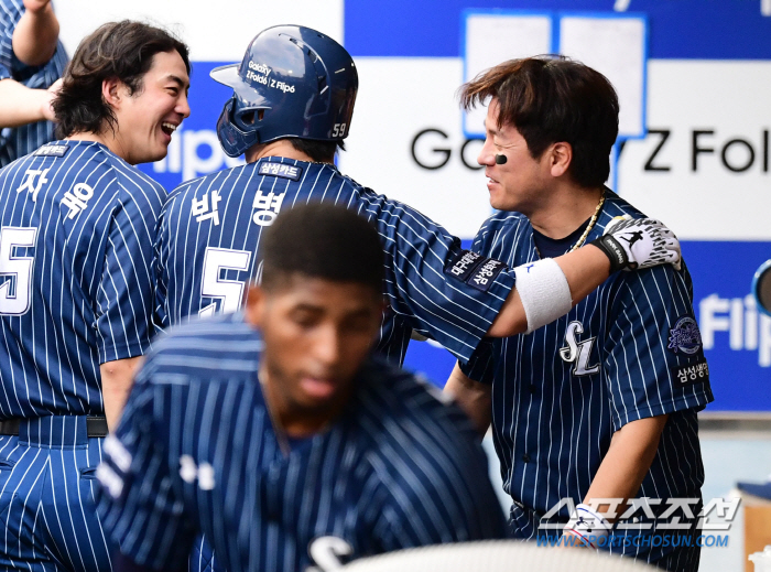 'Bro, I solved it today' Kang Min-ho's disappointed Park Byung-ho, full base hit '4 RBIs 2 RBIs'