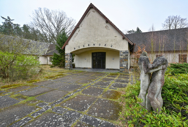 Goebbels villa that's been left unattended for over 20 years.. Does it work as 'House of Ghosts'?