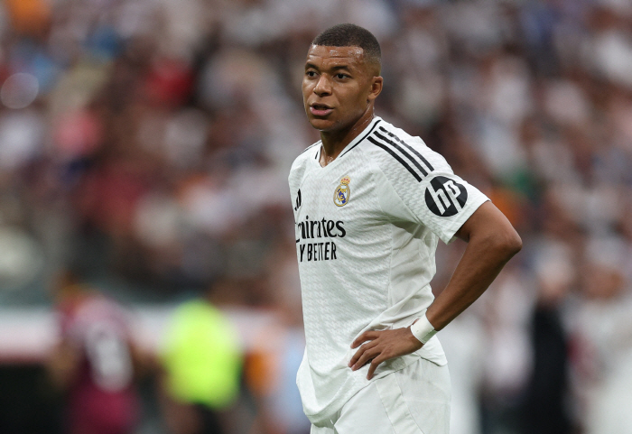 'Only greed looks like Ronaldo' Mbappe, who lost face' Mbappe scored the lowest score even though he shot 8 times in 2 games → 0 goal real 3-0 complete victory'Disgrace'