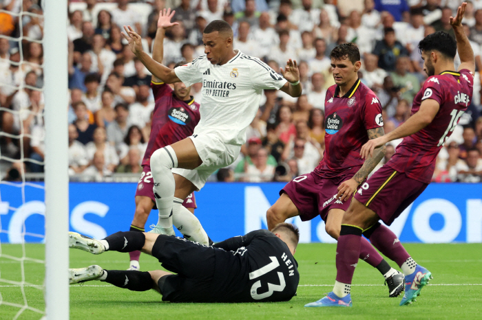 'Only greed looks like Ronaldo' Mbappe, who lost face' Mbappe scored the lowest score even though he shot 8 times in 2 games → 0 goal real 3-0 complete victory'Disgrace'