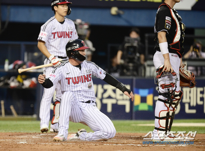 'Finally losing to the killer...' Lim Chan-kyu 6 scoreless innings Hong Chang-ki 3 hits Moon Bo-kyung 2 RBIs LG, 6-1 complete victory. Benjamin and KT's 5th place are at stake after being knocked down by mistakes