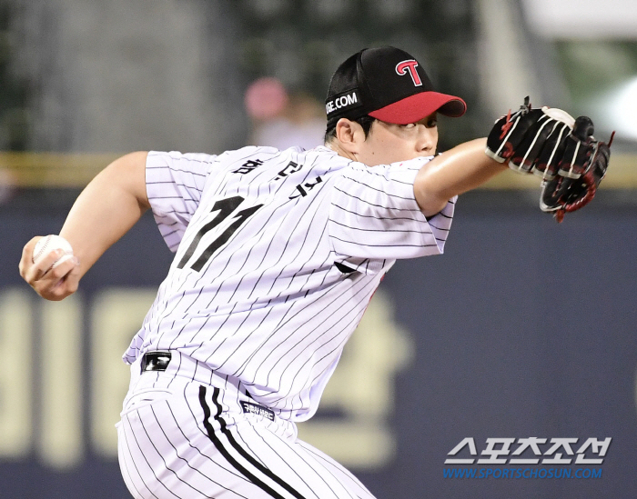 'Finally losing to the killer...' Lim Chan-kyu 6 scoreless innings Hong Chang-ki 3 hits Moon Bo-kyung 2 RBIs LG, 6-1 complete victory. Benjamin and KT's 5th place are at stake after being knocked down by mistakes