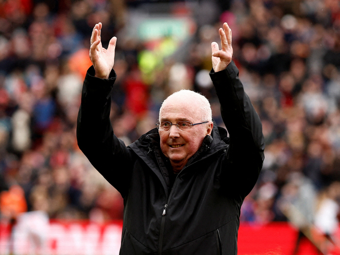 The last words left for me are'''Football Terminus'Eriksson, England's first foreign coach, dies after battling pancreatic cancer, wave of condolences around the world