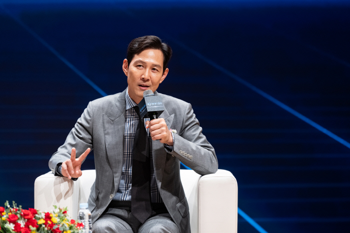 'K content interest is hot'Lee Jung-jae, a new challenge to continue 'Omg2' (Roundup)