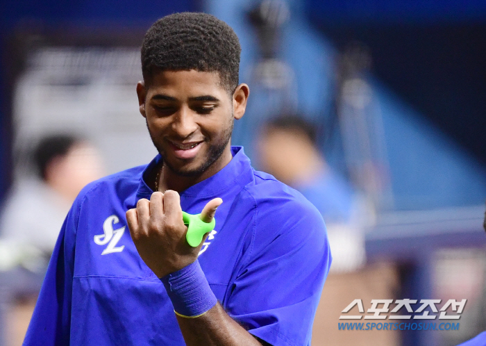 Foreign batter Diaz joins training immediately 'Happiness' Even with wrist injury, batting training
