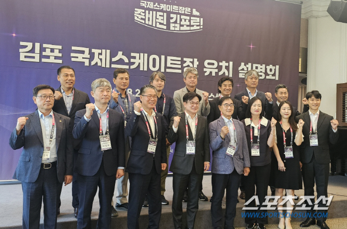 In spite of the decision to postpone the 'Kimpo's sincerity', briefing session on attracting the international skating rink 'I can't hear the reason...'Unless it's cancelled, we'll continue to prepare.'