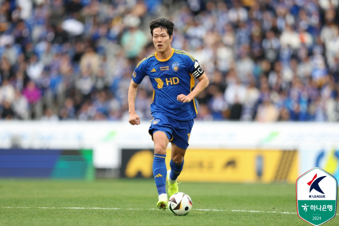 A match 111 → soccer controversy on loyalty, 'Veteran defender'Kim Young-kwon