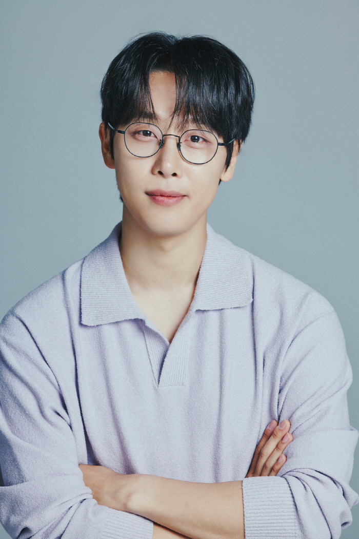 Nam Ji-woo and Roh Yoon-seo's devoted husband in 