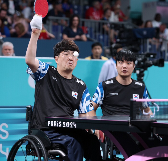 2 Korean table tennis men's doubles, Cha Soo-yong, Park Jin-cheol, Jang Young-jin, and Park Sung-joo will go to the semifinals together