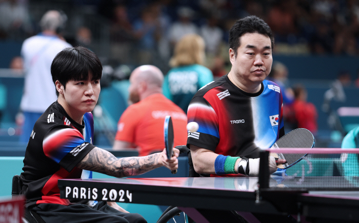 2 Korean table tennis men's doubles, Cha Soo-yong, Park Jin-cheol, Jang Young-jin, and Park Sung-joo will go to the semifinals together