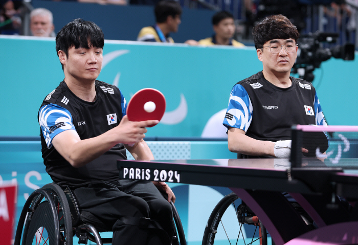 2 Korean table tennis men's doubles, Cha Soo-yong, Park Jin-cheol, Jang Young-jin, and Park Sung-joo will go to the semifinals together