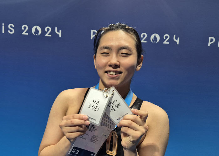  'It's my first time. 'It's okay. We have the main event left.' The youngest national team member Kang Jung-eun failed to make the Paralympic butterfly final for the first time