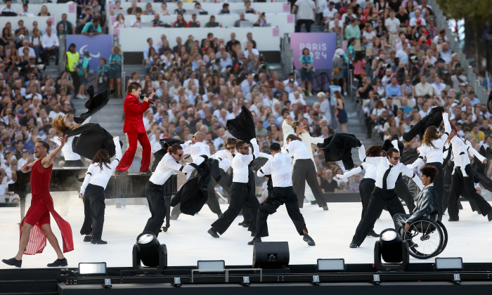 The opening ceremony of the 2024 Paris Paralympics, which expresses the 'completely open competition', marks the 36th entry of the Korean team, led by Choi Yong-beom, dressed as Gonryongpo homage