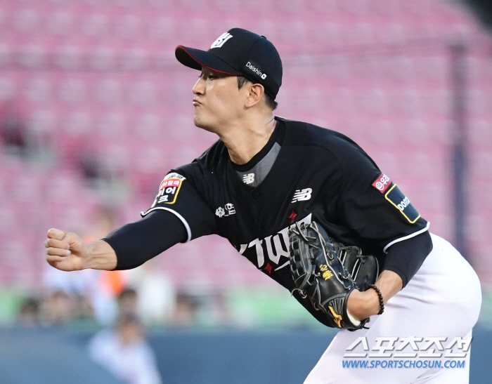 'This is the MVP'3 come-from-behind in the 8th inning → Bambao's home run-like ball jump catch in the 9th inning. KT also came from behind to win 8-7. LG Hernandez's shock upset loss