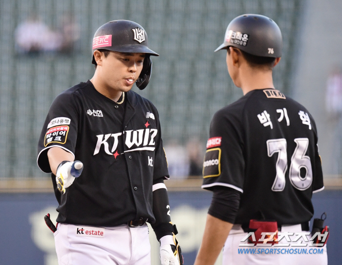 'This is the MVP'3 come-from-behind in the 8th inning → Bambao's home run-like ball jump catch in the 9th inning. KT also came from behind to win 8-7. LG Hernandez's shock upset loss