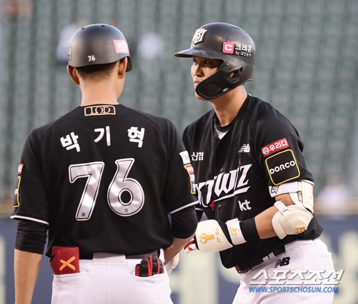 'This is the MVP'3 come-from-behind in the 8th inning → Bambao's home run-like ball jump catch in the 9th inning. KT also came from behind to win 8-7. LG Hernandez's shock upset loss