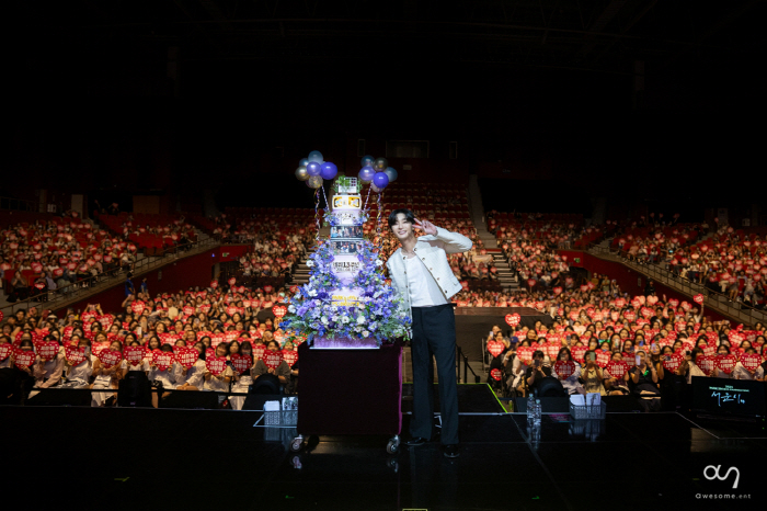 20,000 fans rang every day..Park Seo-joon's successful fan meeting in Asia