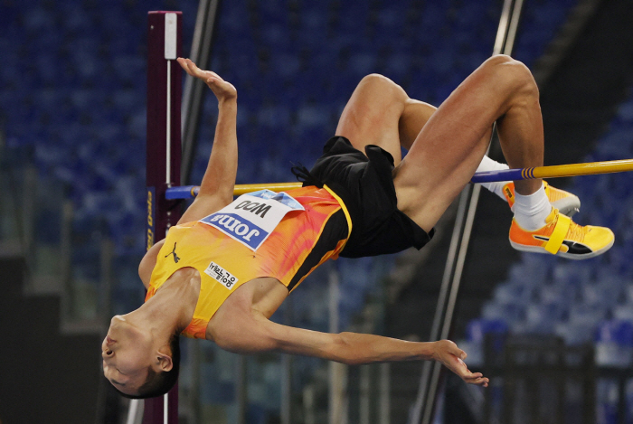 'End of Tears' Woo Sang-hyuk on the wing again toward LA Olympics, winning the Rome Diamond League for the second consecutive time'