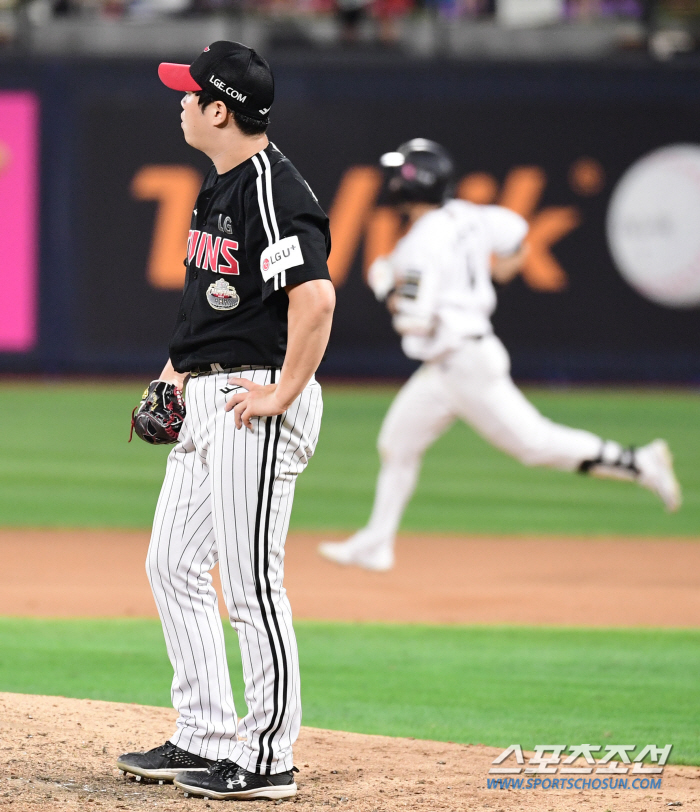 Excluding the first team with suspected microfractures → normal training → It was almost unfair... '8th Man of the Year's Day' → Is the old second baseman's homework finally solved?