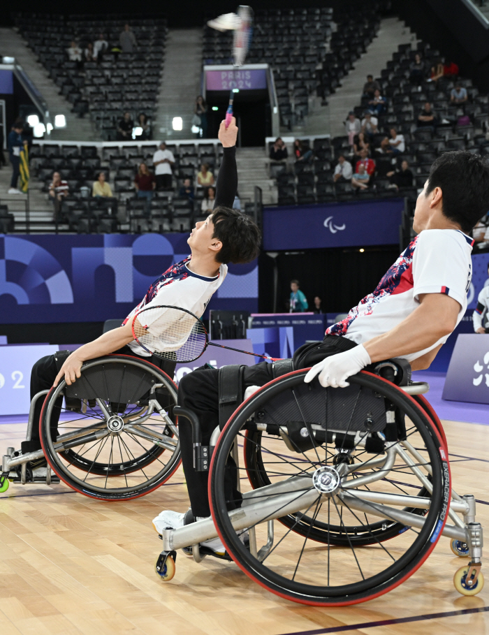 'Badminton Kim Cheong-shin' 26-year-old duo Jung Jae-gun and Yoo Soo-young passed the group qualifying round