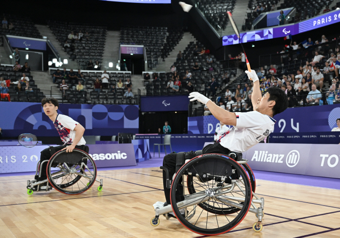 'Badminton Kim Cheong-shin' 26-year-old duo Jung Jae-gun and Yoo Soo-young passed the group qualifying round
