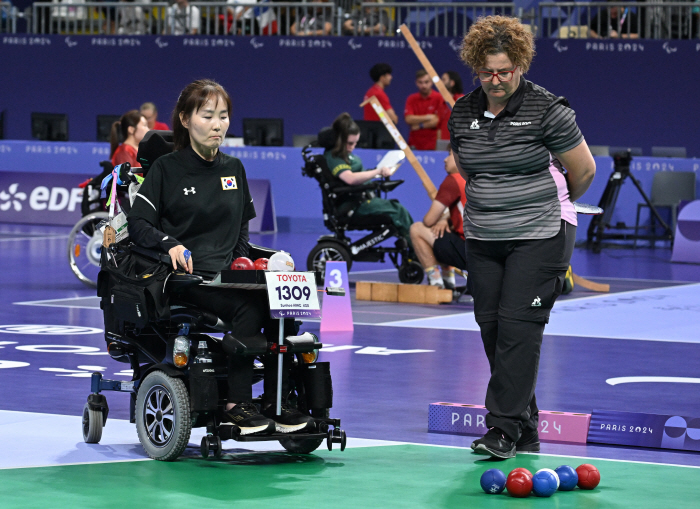  Kang Sun-hee, 47-year-old Paralympic freshman'Kang Sun-hee, 2 consecutive boccia women's individual (BC3) preliminaries, qualifies for the quarterfinals