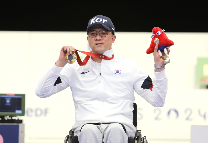 Park Jin-ho completed his career with 'Paris Paralympics 金' 'Wife and family who will be crying right now, I want to see them first.'