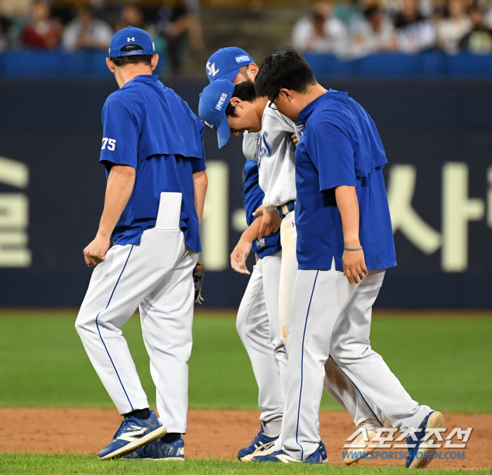 'Clash with the runner' Lee Jaehyun too? Ryu Ji-hyuk → Kim Young-woong left again. Samsung's infielders are on a high alert' 