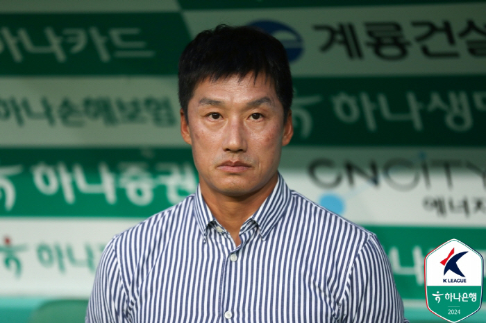 Director Lee Jung-hyo 'It's a pity that injuries occur every game, the players did their best'