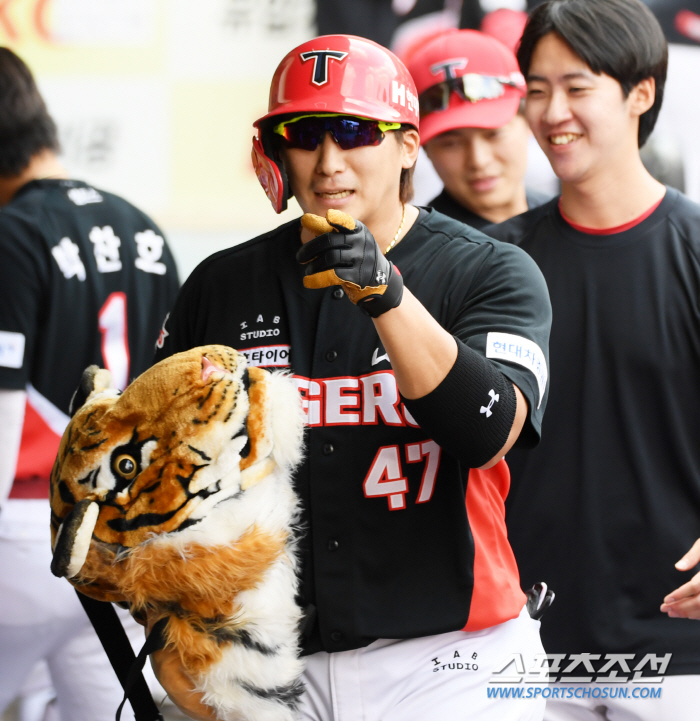 'Kim Do-young's 35th shot → Na Sung-bum's equalizer → Lee Woo-sung's 9th inning final hit' KIA overturned 0-5 and the champion's qualification! 2 wins in a row after catching Samsung.