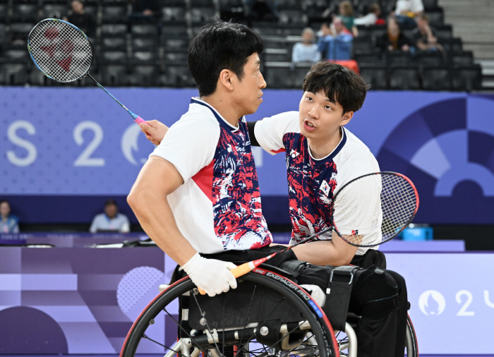  26 years of age  'Fantastic duo' Jeong Jae-gun - Yoo Soo-young Badminton - Great achievement to the men's uniform final. Ensure minimum 銀