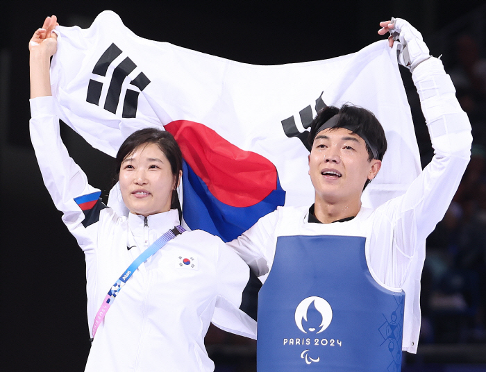 '2028 LA Games, too!' Joo Jung-hoon, who won a 銅 through injury fighting, continues the new history