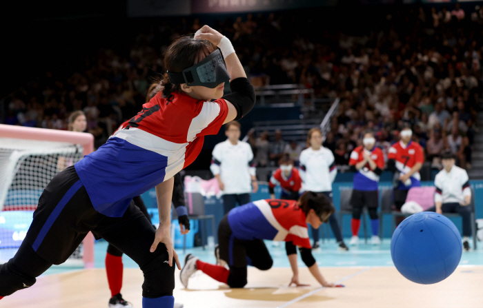 'Rolled the hopes of the quarterfinals' Women's goalball team wins its first group match against France, the host country