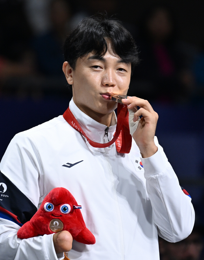 'The path I walk is a new history'Taekwon Ace Ju Jung-hoon wins his first Paralympic 銅 in a row