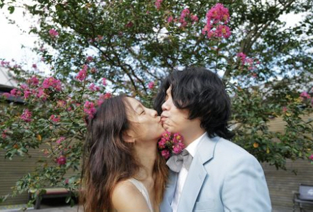  Lee Hyo-ri ♥ Lee Sang-soon kisses on the 11th anniversary of their wedding. 'Thanks to you, I've been well.'