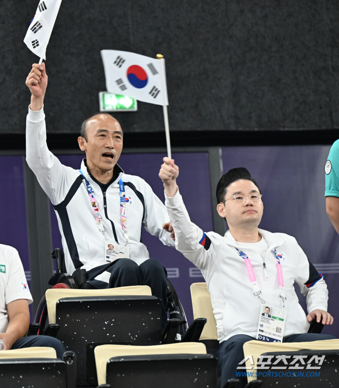 'Enjoy your anger today and joy tomorrow' 'Enthusiastic racket youth'Yoo Soo-young's first Paralympic silver medal