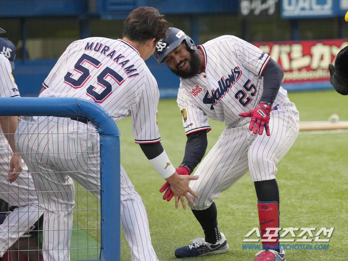 'I don't know why you're so bad at this' 'Monster'Murakami struck out swinging with the bases loaded with no outs in the ninth inning, 22 games for two years, 1 win, 9 losses this season, nightmare Mazda Stadium 