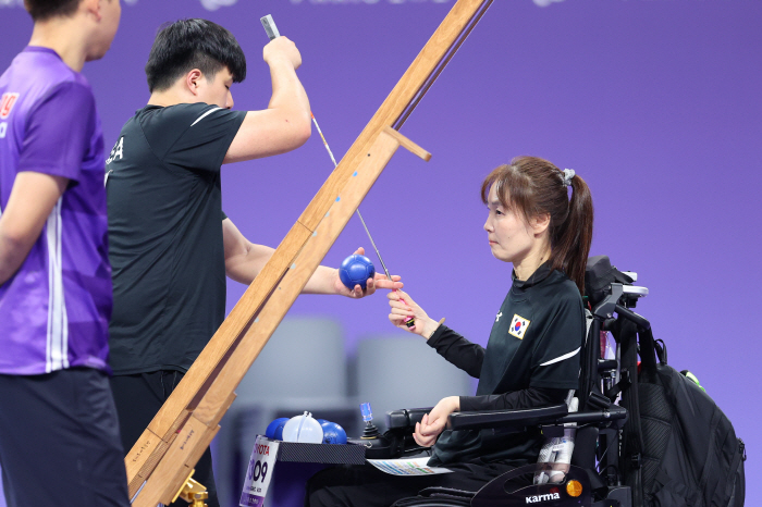  Kang Sun-hee, who participated in the first Paralympics, won a bronze medal in the Boccia women's individual event