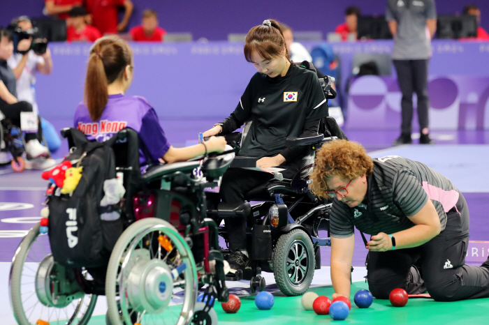  Kang Sun-hee, who participated in the first Paralympics, won a bronze medal in the Boccia women's individual event