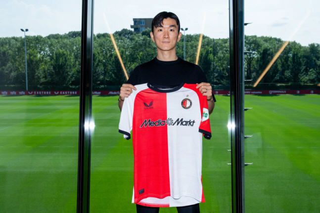  Hwang Inbeom joined Feyenoord! Four-year contract  No. 4 rank, 'The biggest club of my career, I'll stay as long as I can.'