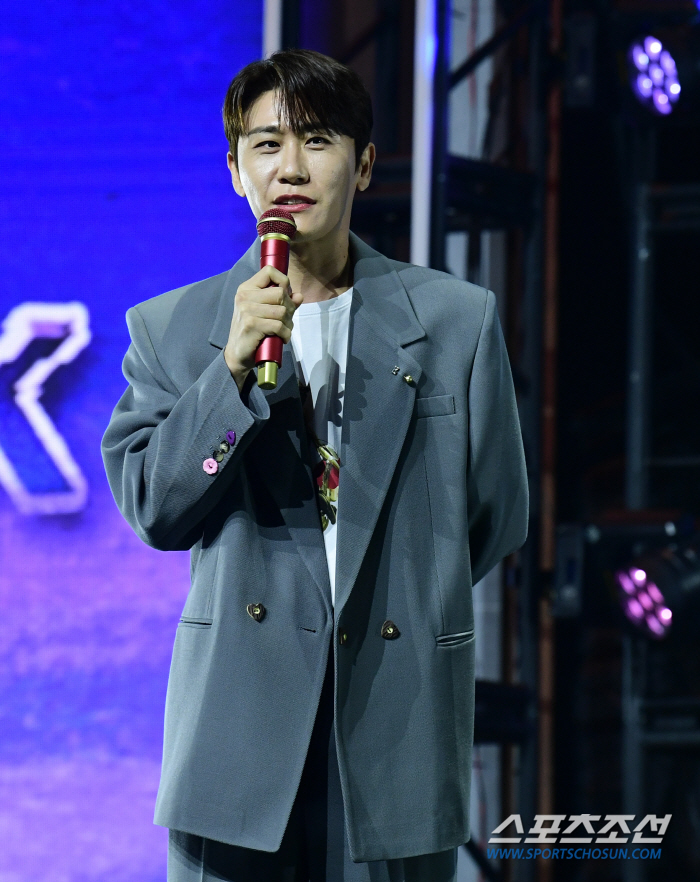  Youngtak's first showcase in his life'