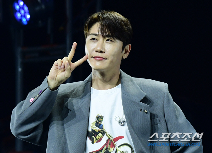 'You can do it.' It's Not Too Late' Super Super Singer Youngtak made his comeback after a year and a month! Mini Album 'Super' Announced