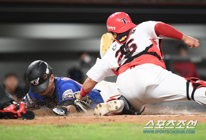 '4:1 → 4:4 → 5:4' Blue Hanwha has taken the lead! KIA wins 3 consecutive games after extra-time blood fight 