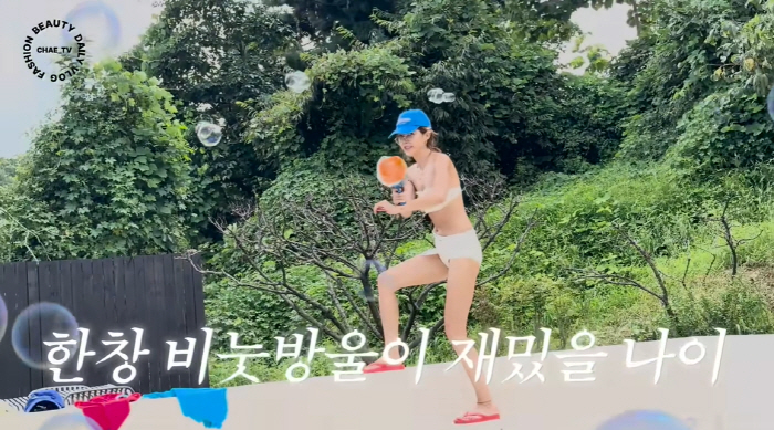 47-year-old Chae Jung-an is still struggling with a stormy eating show, and she is in a bikini shape ('Chae Jung-an TV')