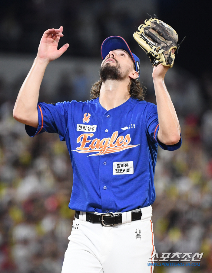 'KKKKKKK7 innings no hit' Daejeon Jesus' birth? Hanwha Weiss, who drew a standing ovation, pitched 7.2 innings
