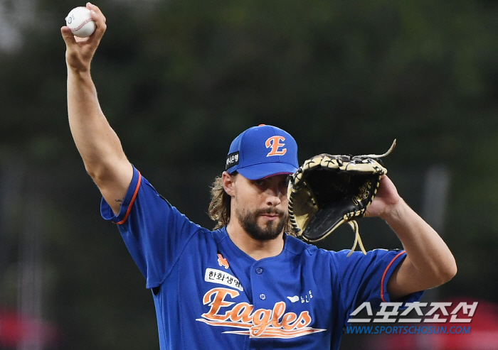 'KKKKKKK7 innings no hit' Daejeon Jesus' birth? Hanwha Weiss, who drew a standing ovation, pitched 7.2 innings