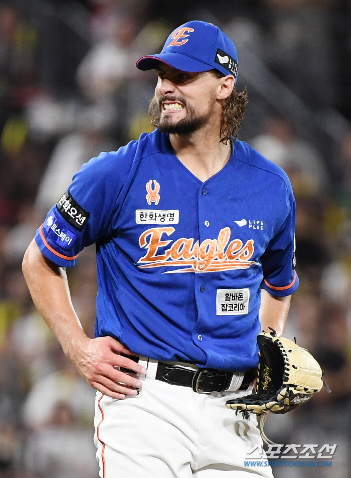 'KKKKKKK7 innings no hit' Daejeon Jesus' birth? Hanwha Weiss, who drew a standing ovation, pitched 7.2 innings